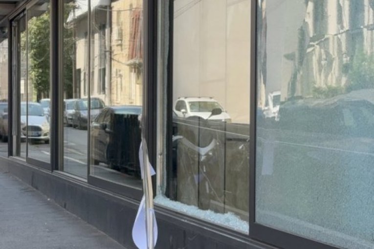 Demoliran lokal Adama Adaktara