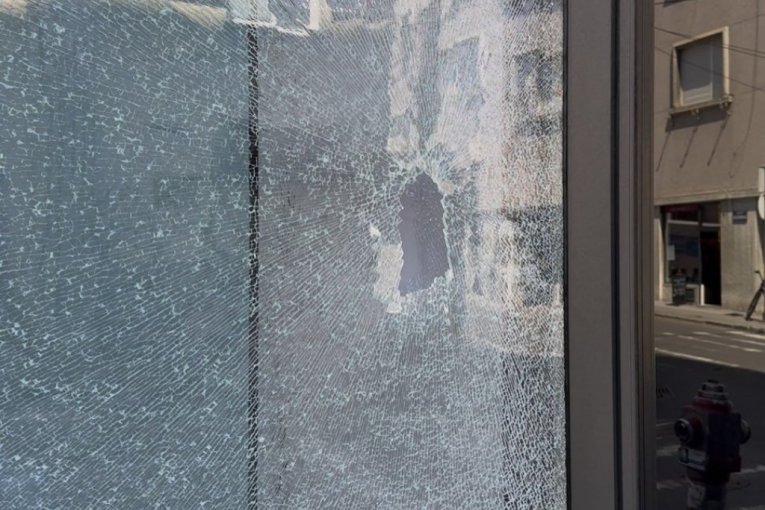 Demoliran lokal Adama Adaktara