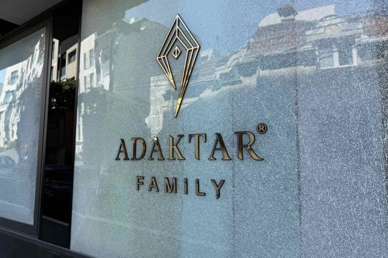 Demoliran lokal Adama Adaktara