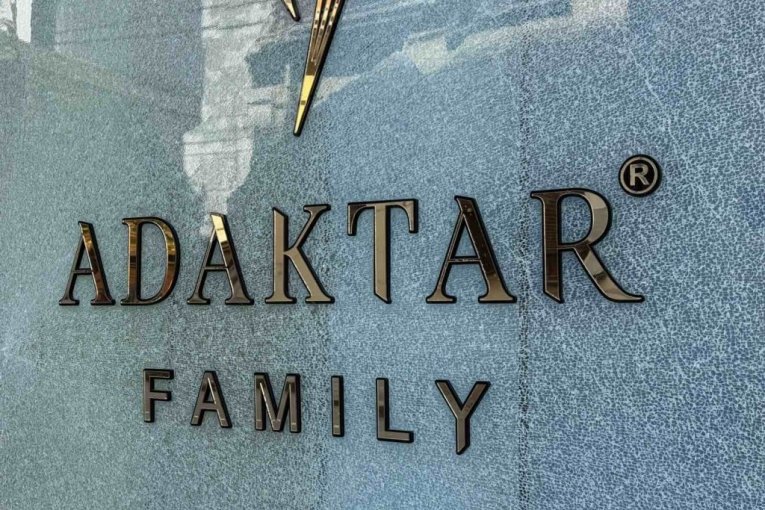 Demoliran lokal Adama Adaktara