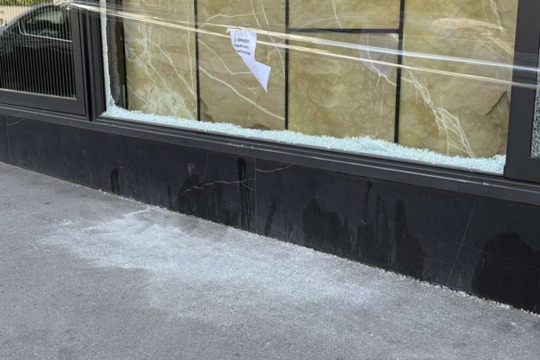 Demoliran lokal Adama Adaktara