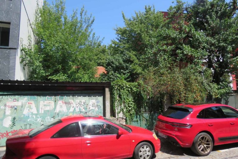 Sporna parcela u ulici Topolska 17 na Vračaru