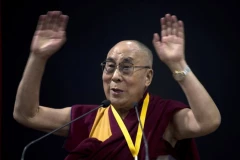 "MOGAO BIH DA DOŽIVIM 130 GODINA": Dalaj-Lama proslavio 91. rođendan i poslao svetu zanimljivu poruku