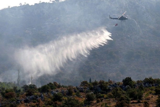 SRUŠIO SE HELIKOPTER ZA GAŠENJE POŽARA: Spasioci na licu mesta, evo šta se tačno dogodilo!