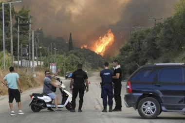 NOVI POŽAR U GRČKOJ! Srpski turisti pomno slušali vesti, ovo nije dobro
