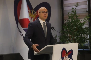 "SVE RADE U CILJU RASTURANJA SRBIJE I OBOJENE REVOLUCIJE!" Vučević za Republiku o izveštavanju opozicionih medija: Sve prvo vidite u njihovom studiju, pa onda na ulici! (FOTO)