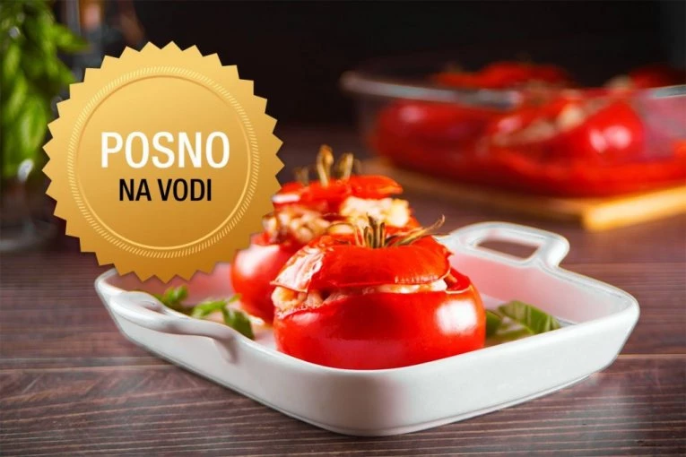 LAGAN RUČAK IZ RERNE, BEZ KAPI ULJA: Posni paradajz punjen graškom topi se u ustima i osvaja na prvi zalogaj