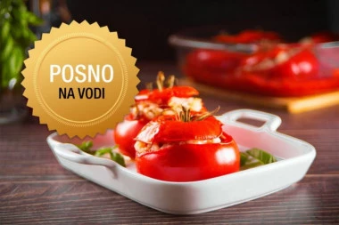 LAGAN RUČAK IZ RERNE, BEZ KAPI ULJA: Posni paradajz punjen graškom topi se u ustima i osvaja na prvi zalogaj