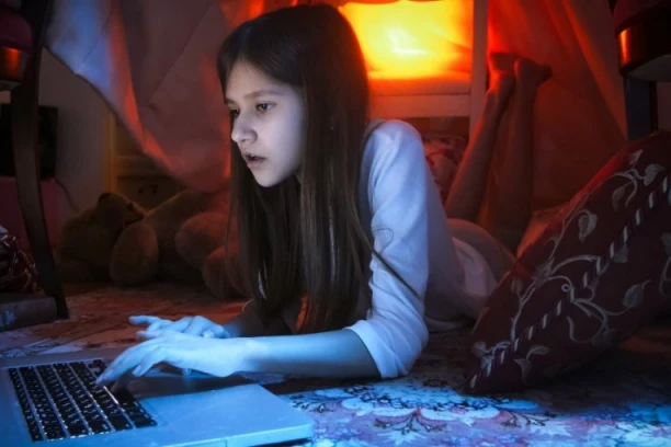 AKO ŽELITE JEFTINIJI INTERNET POSLUŠAJTE NJEN SAVET! Devojka smislila jednostavan trik i podelila ga na TikToku: "Imam 10 odsto uspešnost u ovome" (VIDEO)