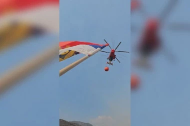 SLIKA KOJA JE I ODUŠEVILA I POTRESLA REGION! Pogledajte kako je jedan Rastko iz Crne Gore dočekao naš helikopter za gašenje požara! SRPSKA POSADA MU NIJE OSTALA DUŽNA! (VIDEO, FOTO)