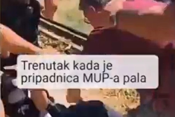 NASILNIK BEZ PRESEDANA! ĆUTA NAPAO POLICAJKU! Pogledajte momenat kako je gura i žena pada! (VIDEO)