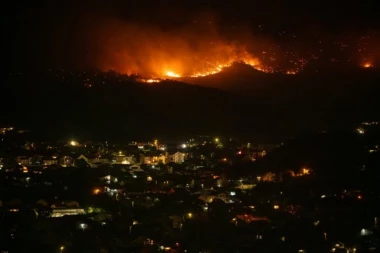 POŽARI U CRNOJ GORI I DALJE BESNE! Kritična situacija na području Pipera!
