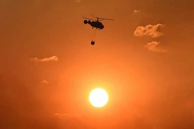 POŽAR SE PRIBLIŽAVA CETINJU! Gust dim preti gradu, podignuti i helikopteri