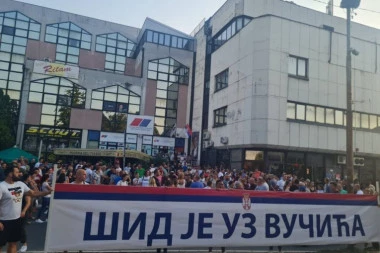 ŠID REKAO NE BLOKADAMA: Više od 2.000 građana na skupu, blokaderi jedva okupili stotinak ljudi! Bulatović: Ovde su ljudi koji vole Srbiju! (VIDEO)