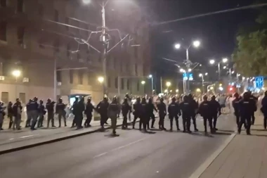 NAJAVLJUJU NOVO NASILJE I NEREDE? Blokaderi poslali jezivu poruku - PONESITE FANTOMKE, VEČERAS PUCATE PO ŠAVOVIMA! (FOTO)