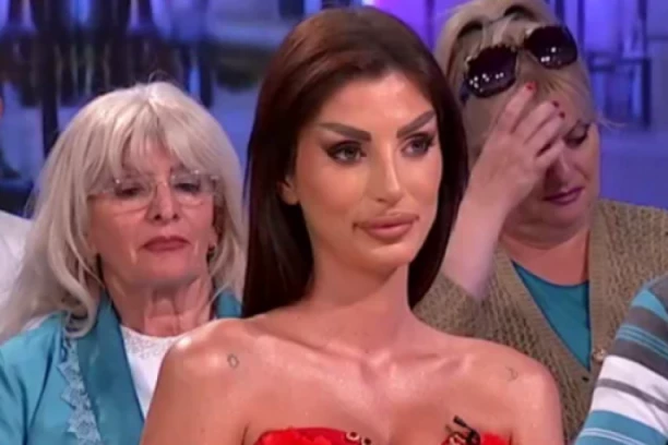 OTKRIVENO! HAKOVAN Onlifens Mime Šarac - u strahu šta može da joj se desi sa EKSPLICITNIM SLIKAMA!