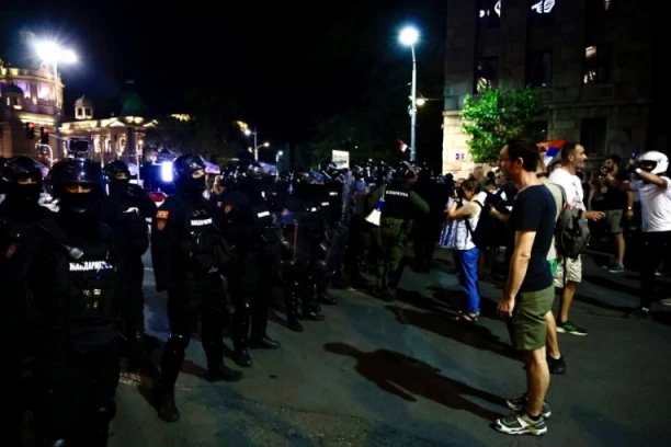 NARUŠEN JAVNI RED I MIR, NAPADNUTA POLICIJA! Oglasilo se tužilaštvo o sinoćnim događajima!