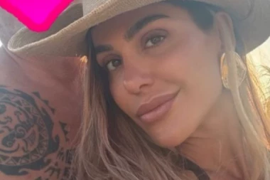 MARINA VISKOVIĆ POKAZALA PRSTEN! Misteriozni milioner osvojio srce pevačice - BLJEŠTE DIJAMANTI NA PLEMENITOM METALU! (FOTO)