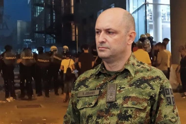 "PUCANJEM U VAZDUH NIJE UGROŽEN NIJEDAN ŽIVOT"! Direktor VBA o nasilju blokadera: Povređeno sedam pripadnika Vojske
