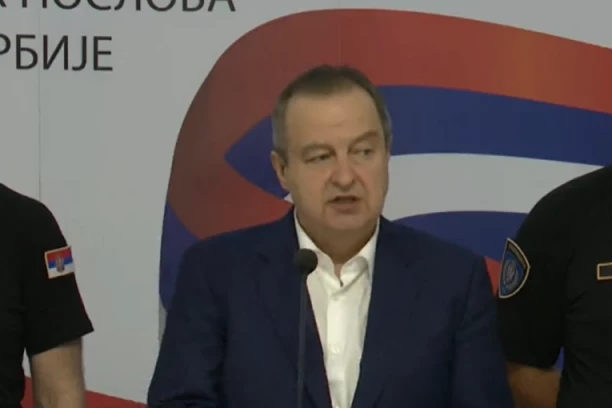 27 POVREĐENIH POLICAJACA, 5 UNIŠTENIH VOZILA! Dačić o sinoćnim napadima!