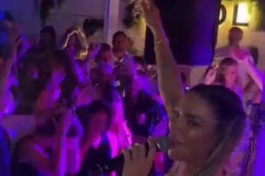 HAJDUK SPLIT I SANDRA AFRIKA? Da, DOBRO STE PROČITALI! Zbog srpske pevačice PODIGLA SE BURA U HRVATSKOJ! (VIDEO)