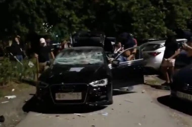 BLOKADERI-NASILNICI POKAZALI PRAVO LICE! Pogledajte snimak kako razbijaju parkirane automobile u Novom Sadu - čisto divljaštvo! (VIDEO)