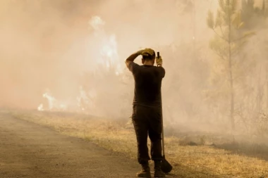 POŽARI I DALJE BUKTE U CRNOJ GORI! Kiša zaobišla Danilovgrad!