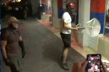 BLOKADERSKA SRAMOTA! Agresija, napadi i zloupotreba osoba sa invaliditetom protiv SNS-a (VIDEO)