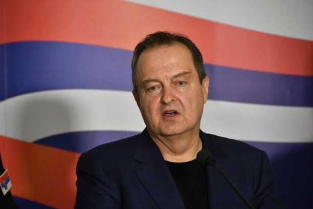 "UHAPŠENO 18 NASILNIKA, POVREĐEN JEDAN POLICAJAC"!  Dačić nakon još jednog divljanja blokadera u Valjevu, Beogradu i Novom Sadu!