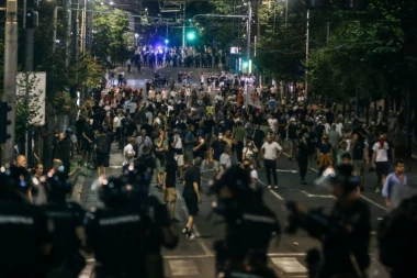 PODRŽAVA BLOKADERE, A NJENO DETE STUDIRA U INOSTRANSTVU: Dvoličnost poznate tiktokerke Mama Sinjorine! (VIDEO)