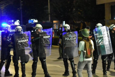 "POLICIJA NEMA CN GAS": MUP demantovao laži blokadera!