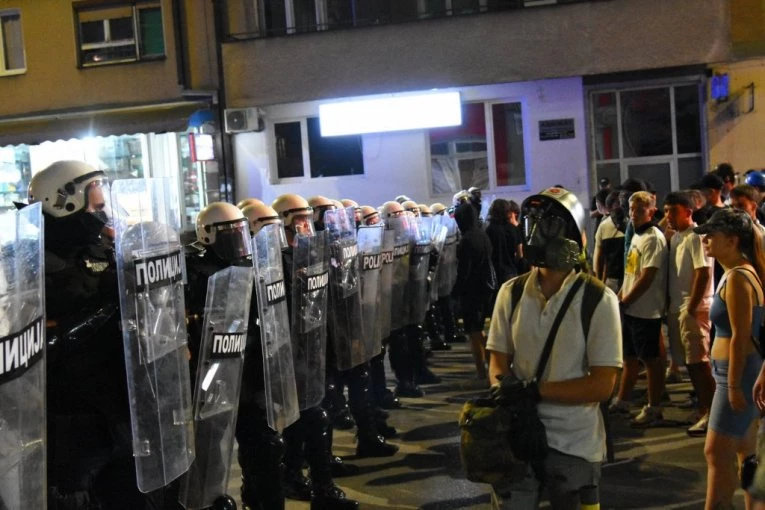 Profesori blokaderi Filozofskog fakulteta u Nišu namagarčili 'studente' blokadere na jugu Srbije: Pokupili sva mesta za sebe!