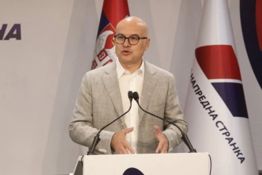 BIROKRATE IZ BRISELA NISU OSUDILE NAPADE NA DECU, ALI NISU NI NAŠI POVERENICI ZA PRAVA! Vučević za Republiku o reakciji Marte Kos: Vrlo je glasna njihova tišina!