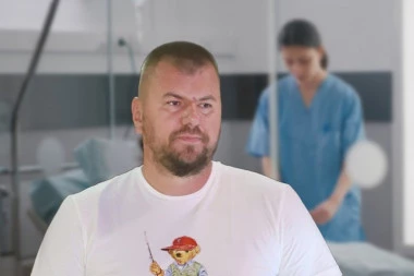 JANJUŠEVA PRVA SLIKA NAKON OPERACIJE: Učesnik "Elite" pokazao u kakvom je stanju - podršku mu pružio ON! (FOTO)
