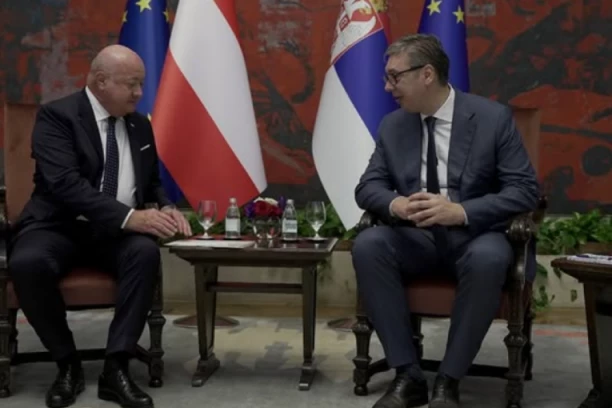 JOŠ JEDNA LAŽ OPOZICIONIH MEDIJA! Poseta austrijskog kancelara protekla u više nego prijateljskoj atmosferi