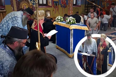 PLJEVLJA NA KOLENIMA – VAPAJ ZA BLAGODATNU VODU: Vladika Atanasije i iguman Rafailo služili Moleban za kišu i spas od požara