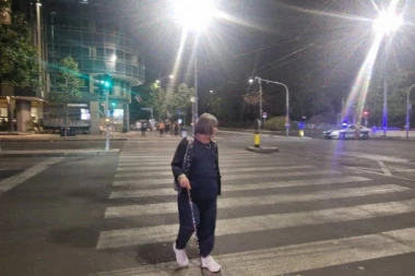 Dok Beograd gori, Nataša Kandić obilazi blokadere! Stigla da proveri kako obavljaju zadatak paljenja Beograda! (FOTO)
