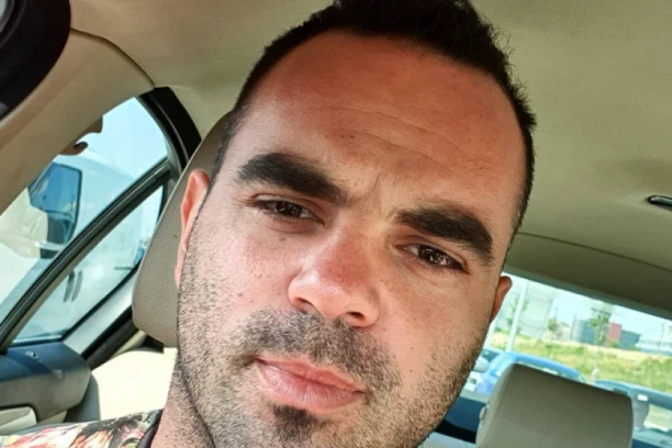 OTKUD SAD OVO?! Popularni reper se totalno povukao iz medija, pa jednim potezom napravio TOTALNU POMETNJU - žene odlepile!