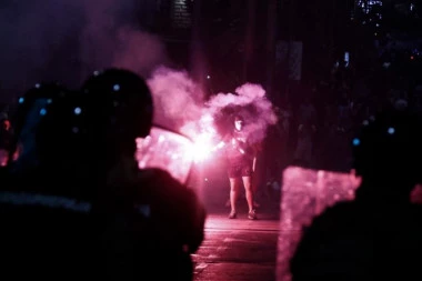 POLICIJA KOD ZLOGLASNOG BLOKADERA PRONAŠLA FANTOMKE, KACIGE, BIBER SPREJ I BAKLJE! U poslednjem trenutku sprečeno najgore u Valjevu!