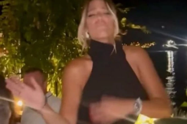 VELIKI POVRATAK MARIJE MIKIĆ! Nakon treće operacije PONOVO ZAPEVALA, pravi šok je usledio KADA SE NA BINU POPEO ON! (GALERIJA)