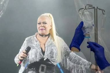 NAŠA PEVAČICA ZAVRŠILA NA INFUZIJI! Zakomplikovalo joj se zdravstveno stanje tada, nećete verovati šta ju je dovelo do toga!