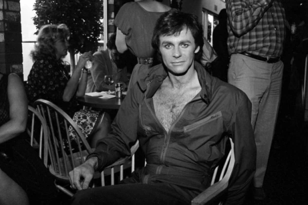 UZROK SMRTI GLUMCA OMILJENE SERIJE OSTAVILA JAVNOST U ŠOKU! Pre samo mesec dana OTKRIO JEZIVE DETALJE O SVOM STANJU!