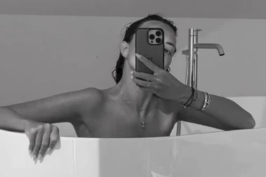 POTPUNO GOLA I MOKRA! Sofija Šašić se snimala u kadi, pa pokazala PREVIŠE - OVO GLEDATE NA SOPSTVENU ODGOVORNOST! (GALERIJA)