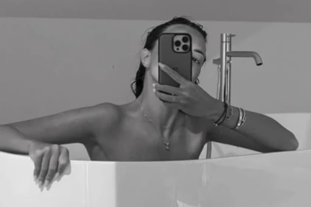 POTPUNO GOLA I MOKRA! Sofija Šašić se snimala u kadi, pa pokazala PREVIŠE - OVO GLEDATE NA SOPSTVENU ODGOVORNOST! (GALERIJA)