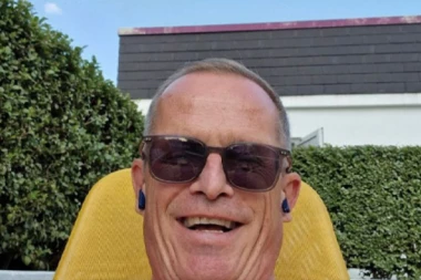 KURTIJEV PAJTOS LIKUJE ŠTO BLOKADERI UNIŠTAVAJU SRBIJU! Iz bazena u Beču piše BESRAMNE REČI PROTIV NAŠE OTADŽBINE