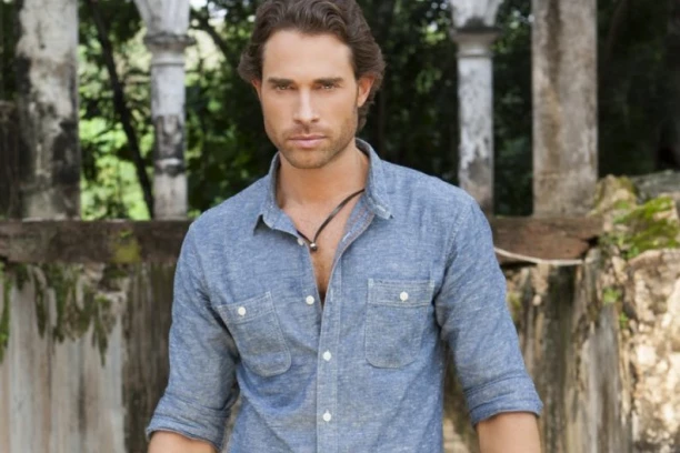 Zvezda serije "Ukradena ljubav" otkrila tajnu mladalačkog izgleda uoči  50. rođendana - Sebastijan Rulji šokirao fanove!