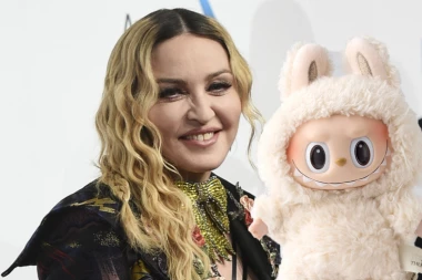 LABUBU, ALI SA GRUDIMA! Zbog Madone nastao opšti haos na mrežama! (FOTO)