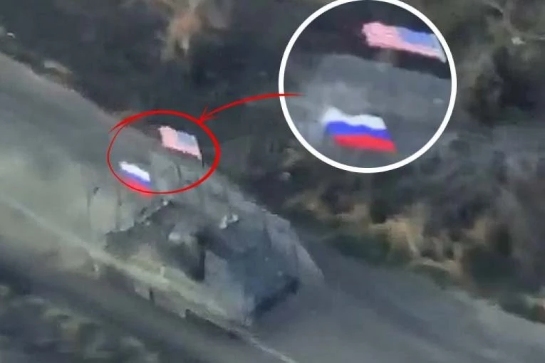 NADREALNA SCENA! Ruska vojska juriša na frontu, vijori se AMERIČKA ZASTAVA! Kijev gori od besa! (VIDEO)