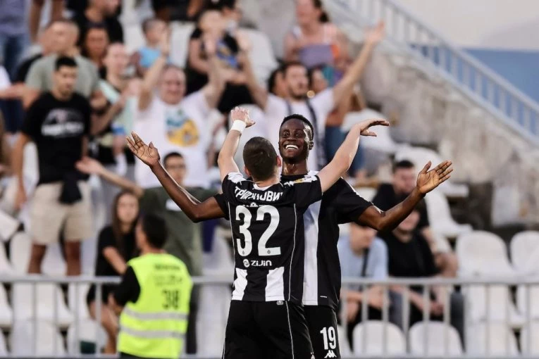 PARTIZANOVE BEBE NASTAVLJAJU DA DOMINIRAJU! Petarda crno-belih protiv IMT, probudio se Demba Sek! (FOTO,VIDEO)