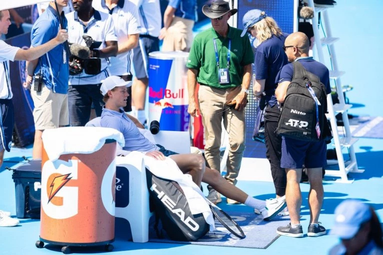 JEZIVO! Janik Siner jedva disao - evo šta mu se desilo!